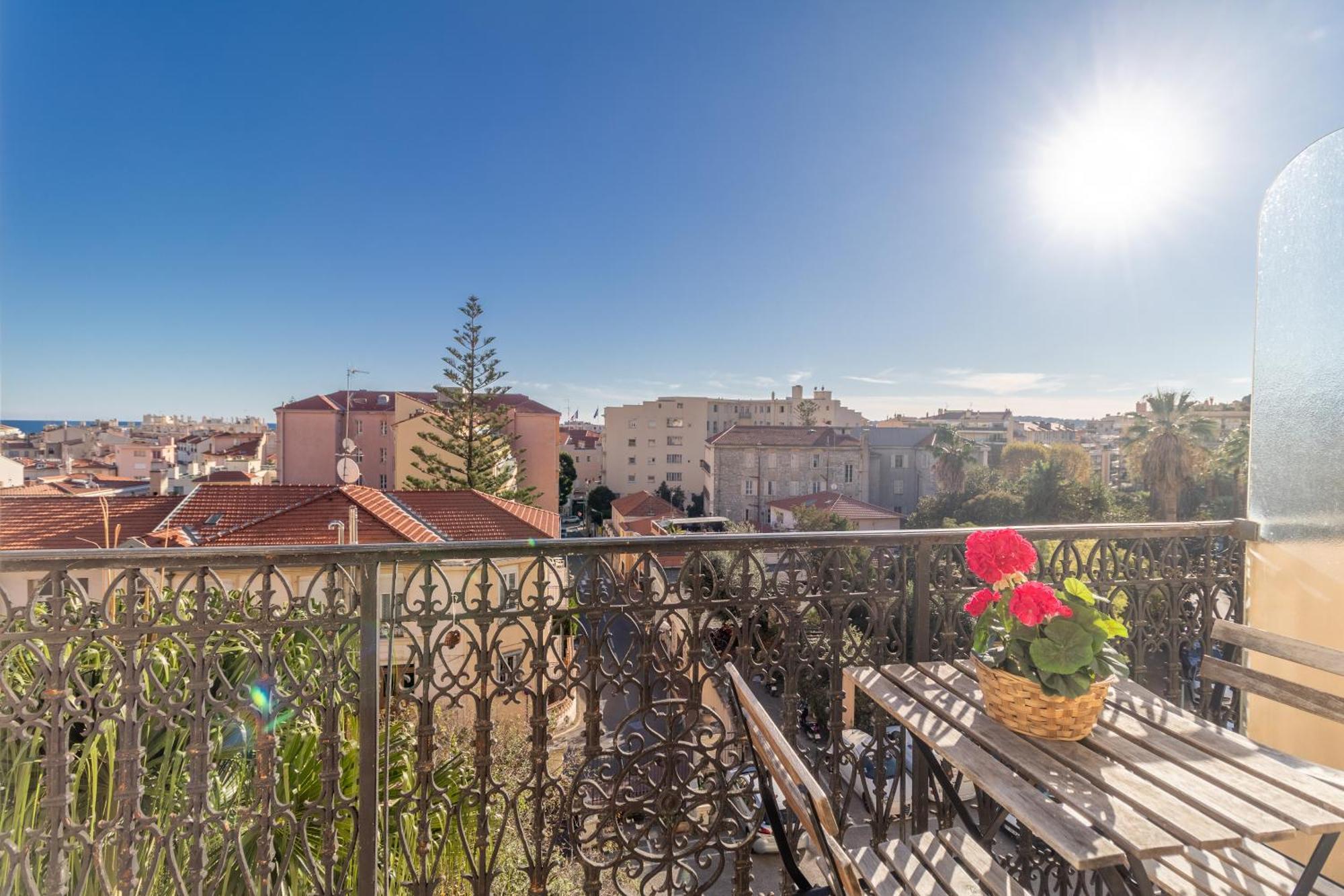 Charming Studio In The Heart Of Menton Exterior photo